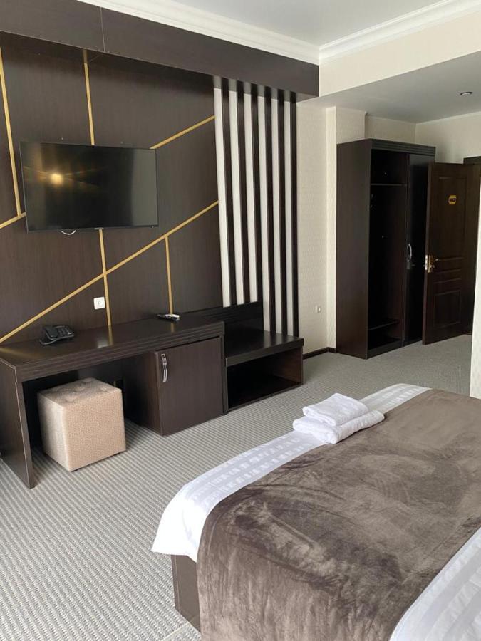 Shahristan Hotel Тараз Екстериор снимка