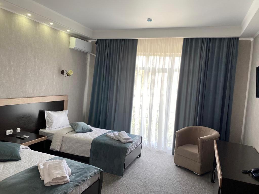 Shahristan Hotel Тараз Екстериор снимка