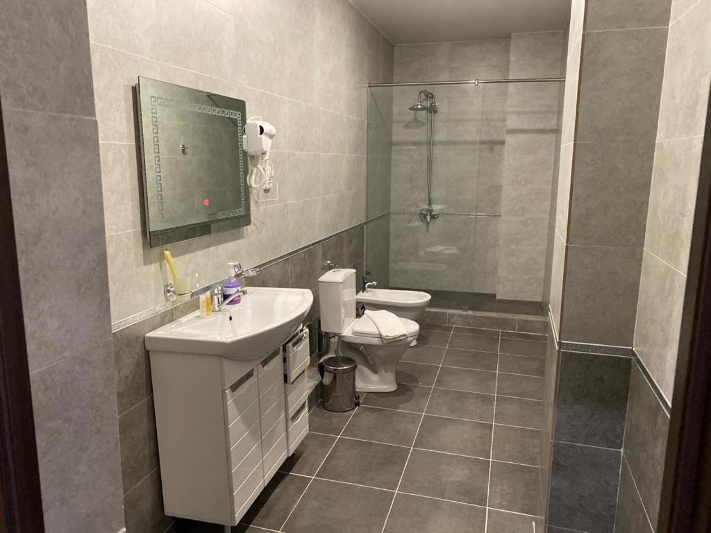 Shahristan Hotel Тараз Екстериор снимка